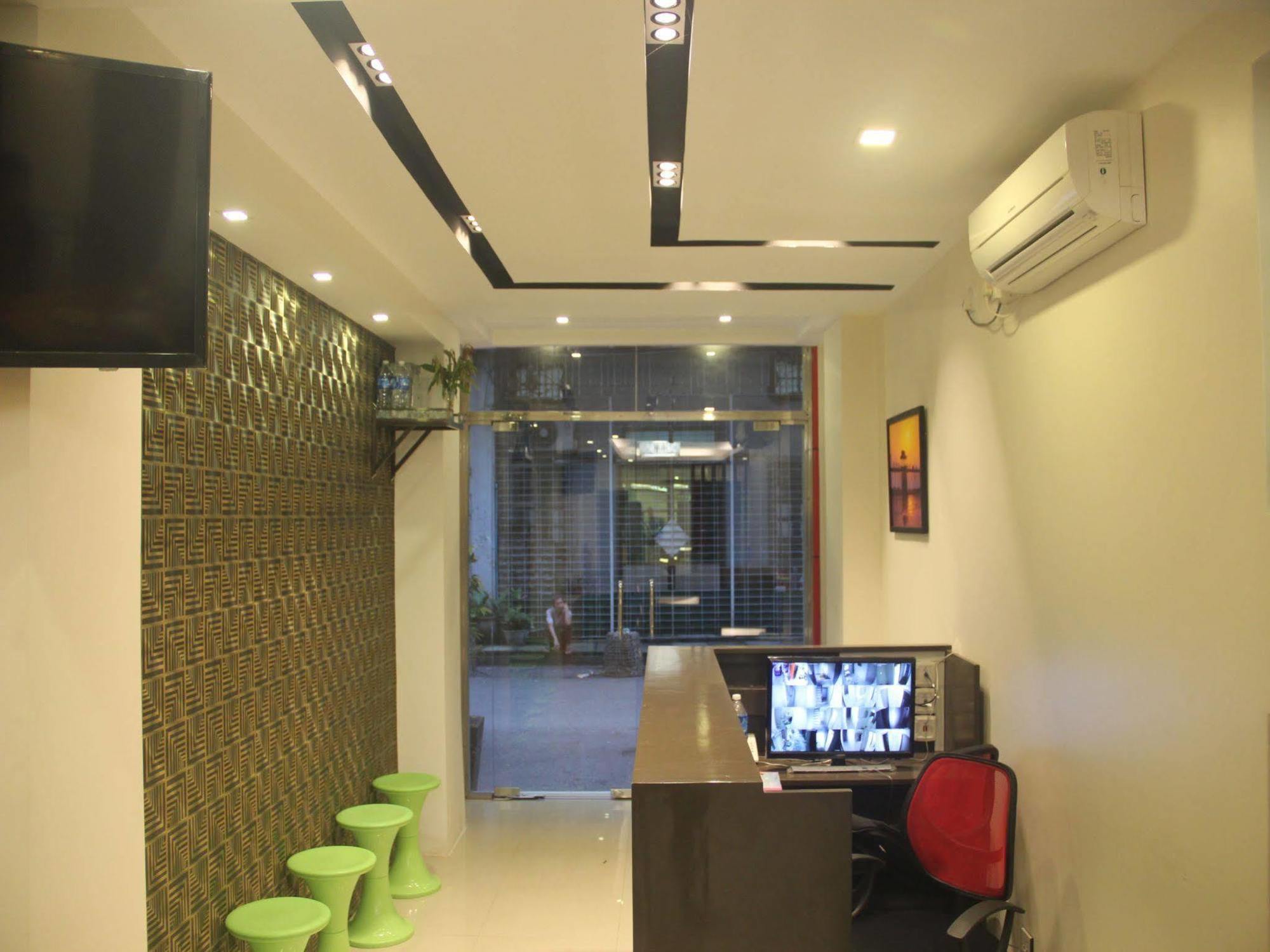 The Vibe Inn Yangon Esterno foto