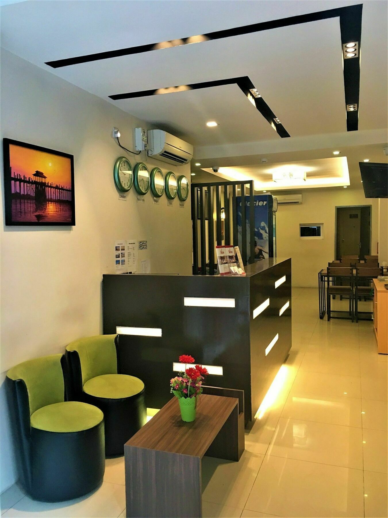 The Vibe Inn Yangon Esterno foto